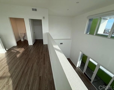 5750 Hollywood Boulevard - Photo Thumbnail 3