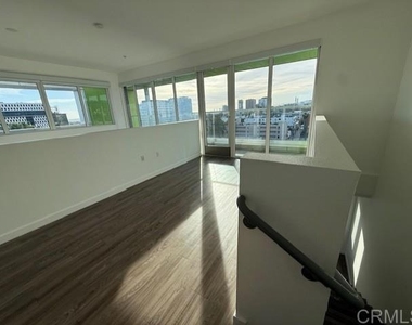 5750 Hollywood Boulevard - Photo Thumbnail 2