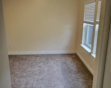 3282 Winkle Avenue - Photo Thumbnail 5