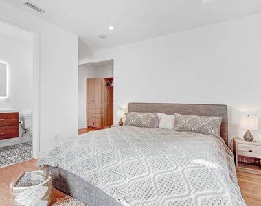 434 N Ogden Drive - Photo Thumbnail 9