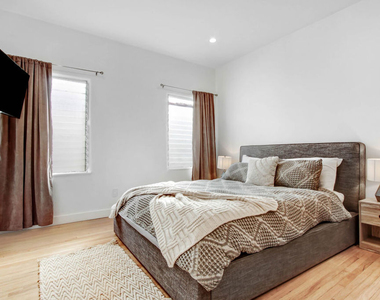 434 N Ogden Drive - Photo Thumbnail 5