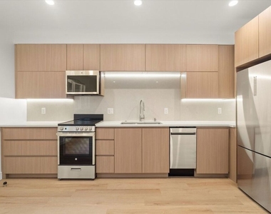 11023 1/2 Blix Street - Photo Thumbnail 4