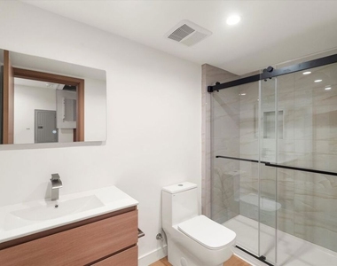 11023 1/2 Blix Street - Photo Thumbnail 7