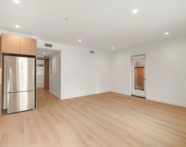 11023 1/2 Blix Street - Photo Thumbnail 8