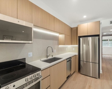 11023 1/2 Blix Street - Photo Thumbnail 9