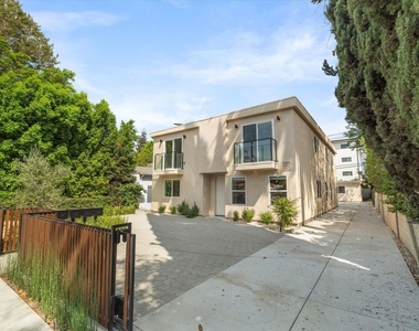 11023 1/2 Blix Street - Photo Thumbnail 15