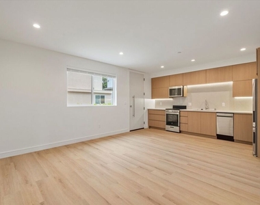 11023 1/2 Blix Street - Photo Thumbnail 3