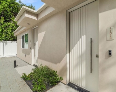 11023 1/2 Blix Street - Photo Thumbnail 2