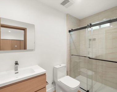 11023 1/2 Blix Street - Photo Thumbnail 14