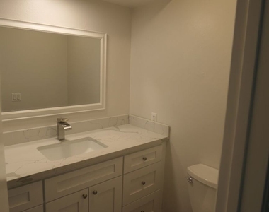 10836 Camarillo Street - Photo Thumbnail 10