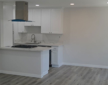 10836 Camarillo Street - Photo Thumbnail 6