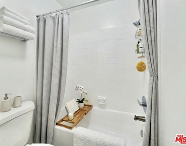 5805 W 8th Street - Photo Thumbnail 1