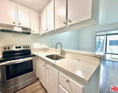 5805 W 8th Street - Photo Thumbnail 14