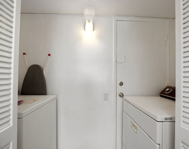 1025 N Kings Road - Photo Thumbnail 11