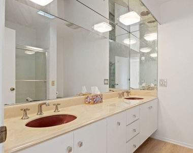 1025 N Kings Road - Photo Thumbnail 17