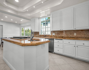 10810 Rochester Avenue - Photo Thumbnail 6