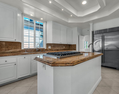 10810 Rochester Avenue - Photo Thumbnail 8