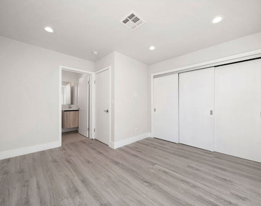 5221 Cleon Avenue - Photo Thumbnail 7