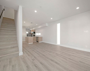 5221 Cleon Avenue - Photo Thumbnail 6