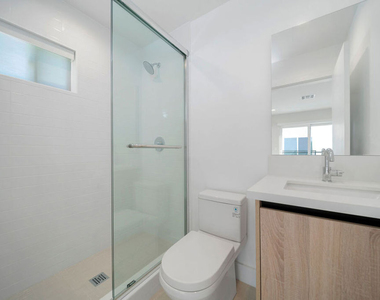 5221 Cleon Avenue - Photo Thumbnail 9
