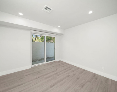 5221 Cleon Avenue - Photo Thumbnail 13