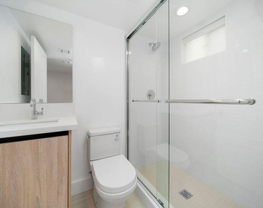 5221 Cleon Avenue - Photo Thumbnail 11