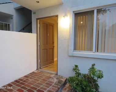 18547 Collins Street - Photo Thumbnail 6