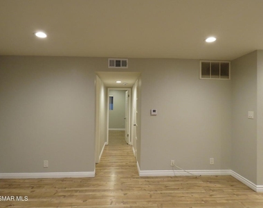 18547 Collins Street - Photo Thumbnail 11