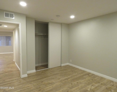 18547 Collins Street - Photo Thumbnail 10