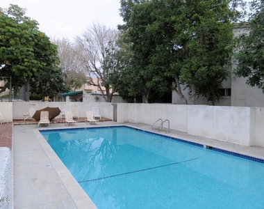18547 Collins Street - Photo Thumbnail 8