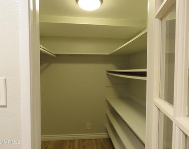 18547 Collins Street - Photo Thumbnail 3