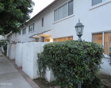 18547 Collins Street - Photo Thumbnail 7