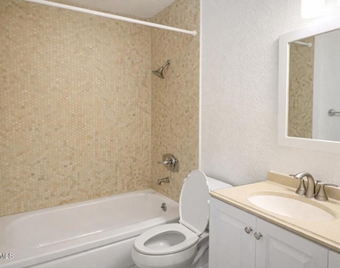 18547 Collins Street - Photo Thumbnail 2