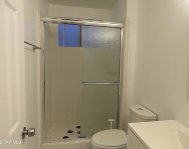 18547 Collins Street - Photo Thumbnail 14