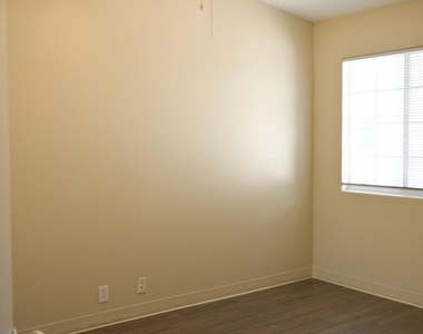 43730 Louisiana Street - Photo Thumbnail 9