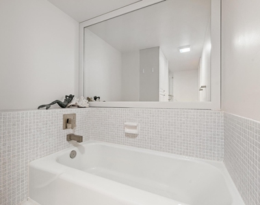 5380 N Ocean Drive - Photo Thumbnail 11