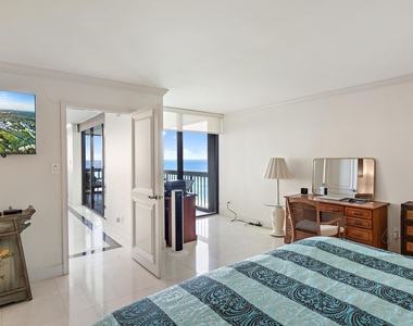 5380 N Ocean Drive - Photo Thumbnail 12