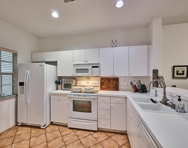 5121 Sabal Gardens Lane - Photo Thumbnail 2