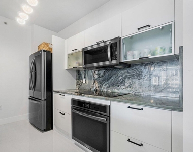 550 Okeechobee Boulevard - Photo Thumbnail 7