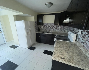 5320 Harriet Place - Photo Thumbnail 3