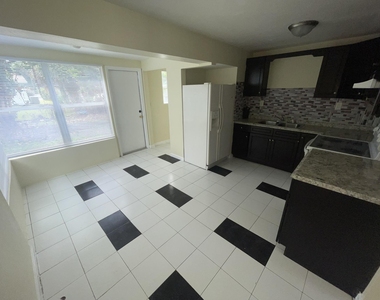 5320 Harriet Place - Photo Thumbnail 4