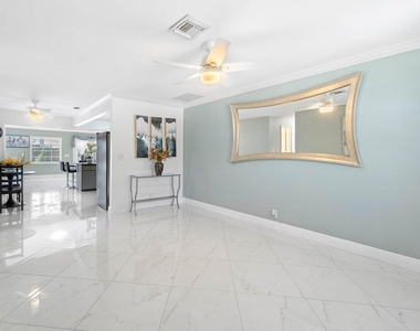 1837 16th Avenue N - Photo Thumbnail 4