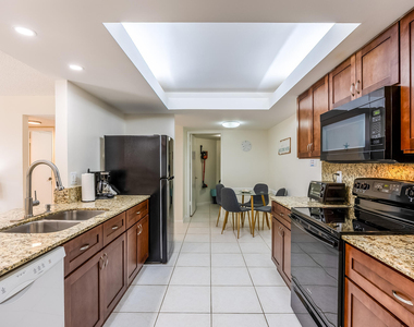 2255 Lindell Boulevard - Photo Thumbnail 30