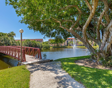 2255 Lindell Boulevard - Photo Thumbnail 4