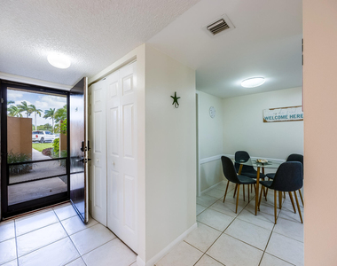 2255 Lindell Boulevard - Photo Thumbnail 28