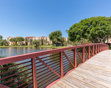 2255 Lindell Boulevard - Photo Thumbnail 5