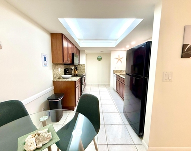 2255 Lindell Boulevard - Photo Thumbnail 17