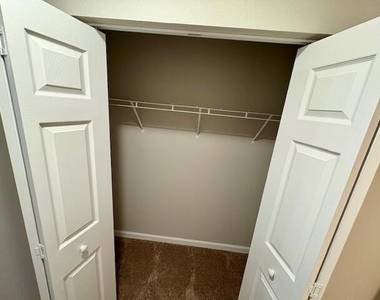 202 Sw Aldoro Place - Photo Thumbnail 12