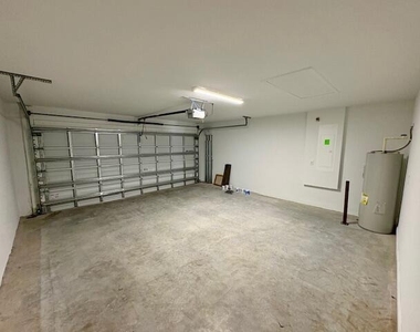202 Sw Aldoro Place - Photo Thumbnail 23