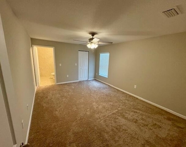 202 Sw Aldoro Place - Photo Thumbnail 16